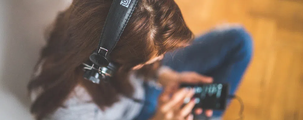 6 podcasts para ouvir e aprender na quarentena