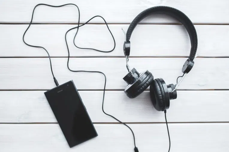 1-podcasts-para-ouvir-e-aprender
