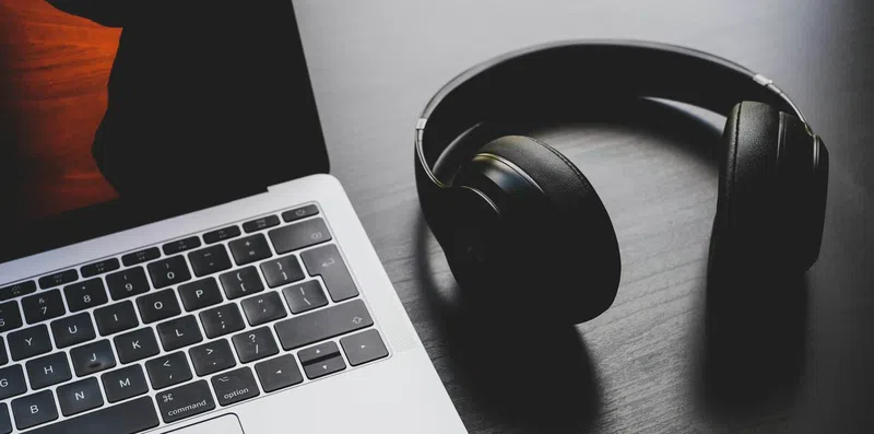 10 podcasts para treinar o inglês no dia a dia