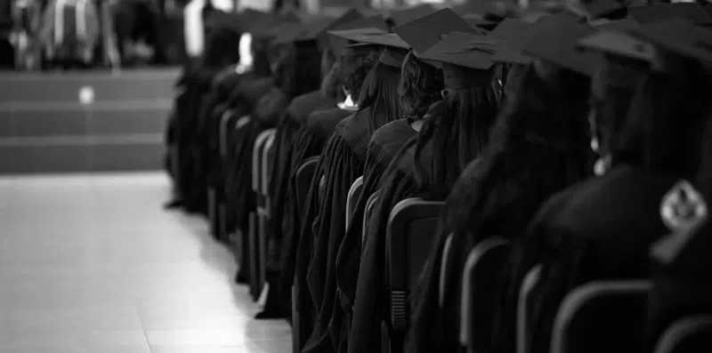 Faculdade no Brasil ou no exterior: o que pesa na decisão