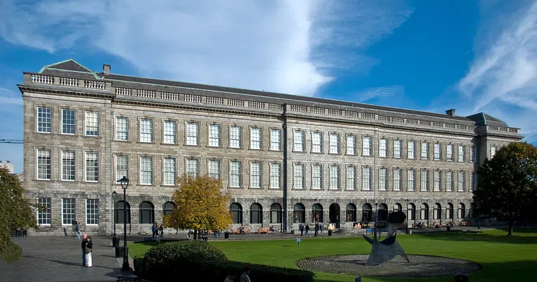 A Old Library é um lugar essencial para visitar durante seu intercâmbio na Irlanda