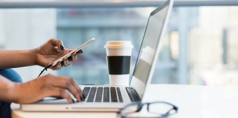 Cursos de soft skills: onde encontrar e como usar em processos internacionais