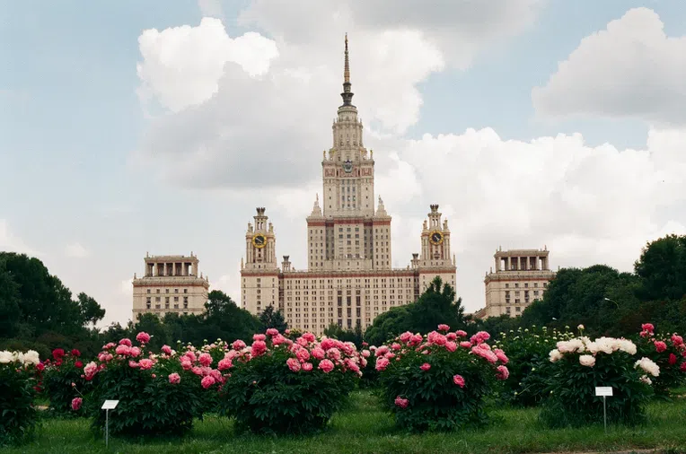 Universidade-Estatal-de-Moscou-é-uma-das-universidades-mais-bonitas-do-mundo