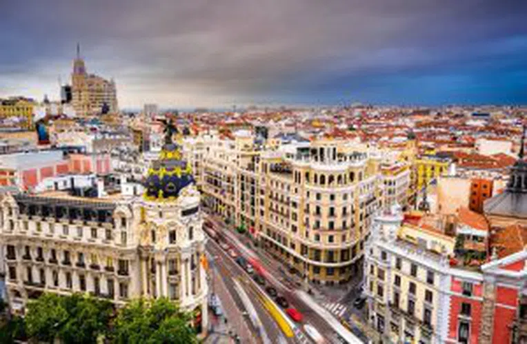 A Fundação Carolina oferece bolsas em toda a Espanha, inclusive na capital Madrid.