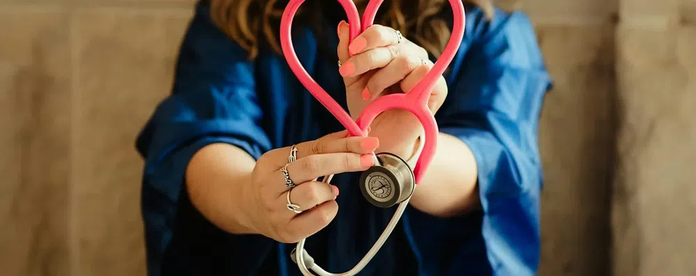 Quanto tempo leva pra virar médico estudando fora do Brasil