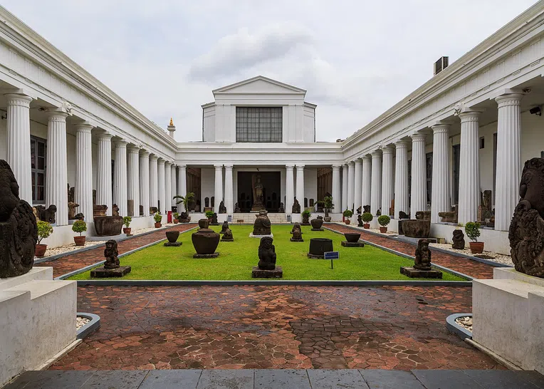 Pátio interno do Museu Nacional da Indonésia, que é um dos melhores museus da Ásia