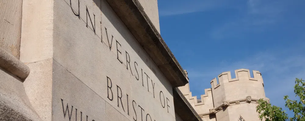 Conheça o programa de bolsas Think Big e estude na Inglaterra