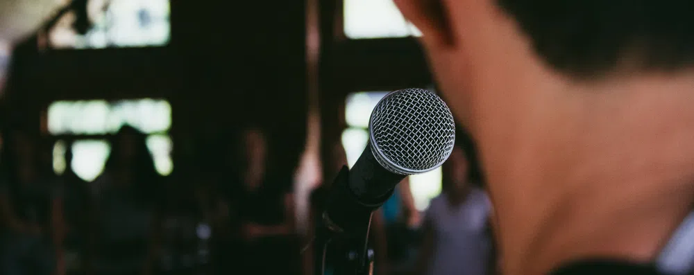 Você precisa conhecer esse curso gratuito de oratória para brasileiros