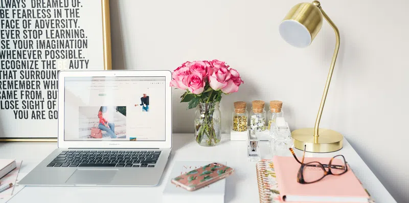 3 sites que te pagam em dólar para trabalhar em casa