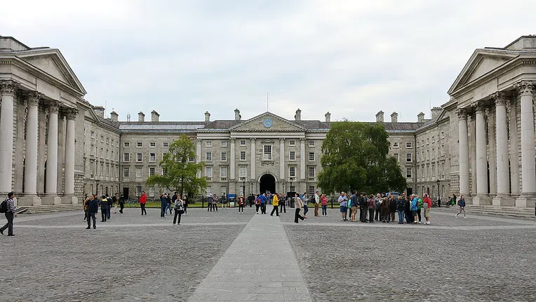 melhores bolsas de estudos na Irlanda - Universidade