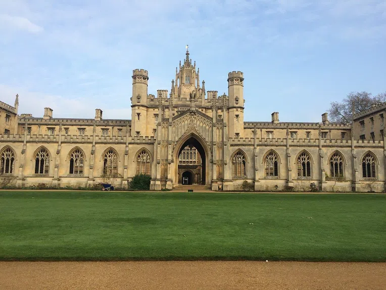 A Universidade de Cambridge é uma das melhores universidades do mundo