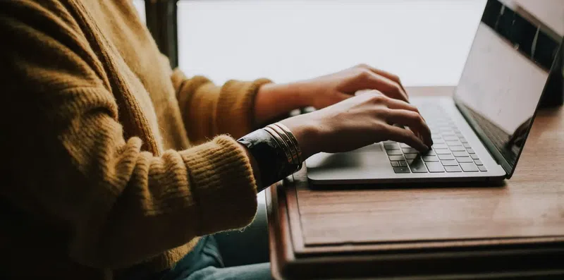 Estágio internacional online X presencial: qual é melhor?