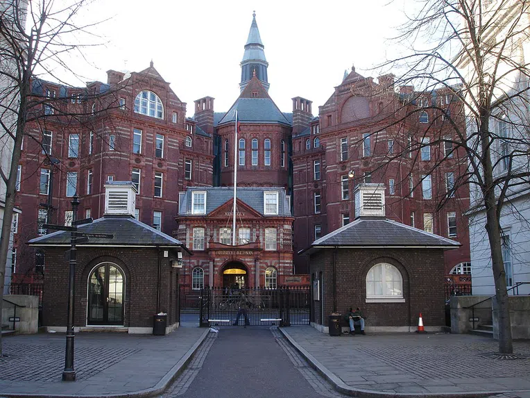 A UCL tem uma das melhores faculdades de medicina do mundo
