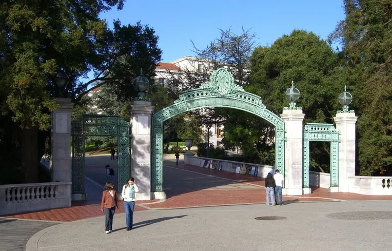 Por-dentro-da-UC-Berkeley-Gate