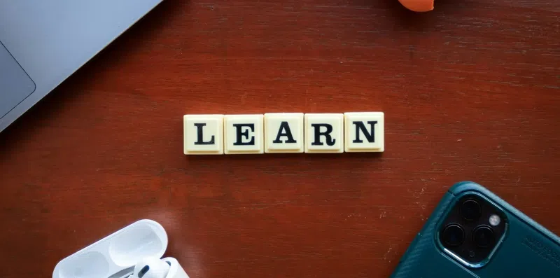 Como o seu cérebro aprende inglês, segundo a ciência