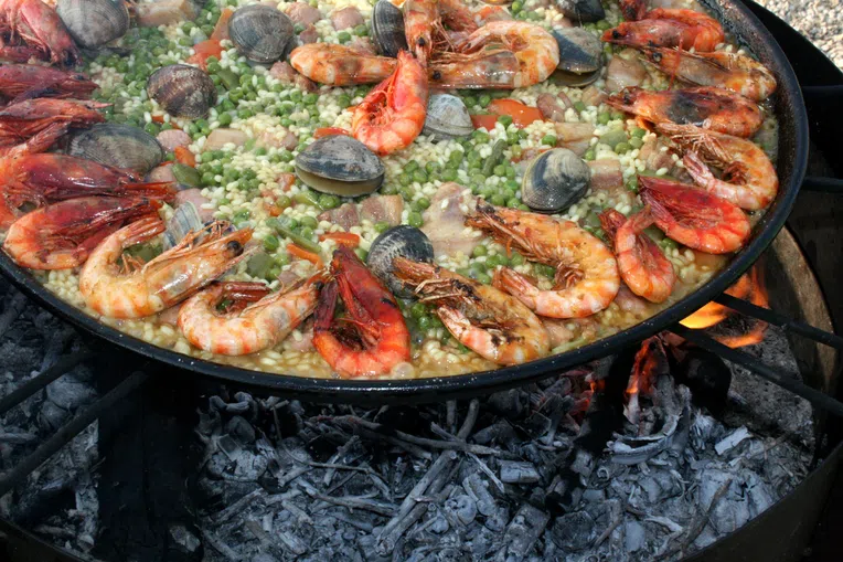 A paella é o prato mais tradicional da Espanha