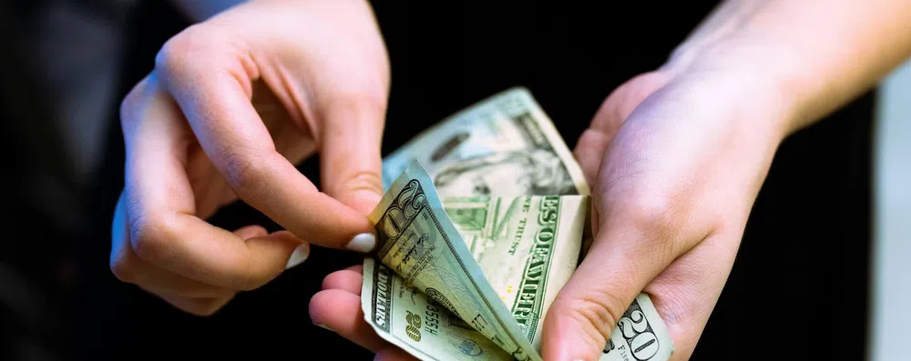 O salário do winter job paga a viagem? Veja a conta