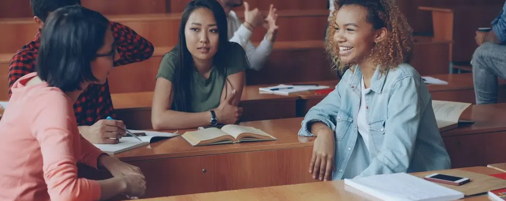 Por que o inglês da escola não prepara para fora