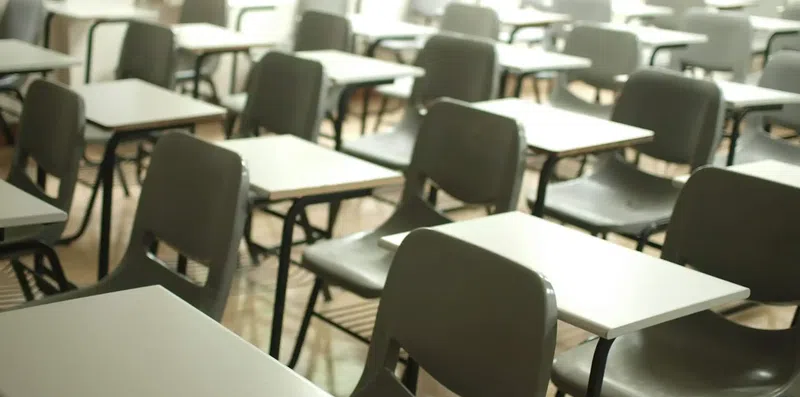 Dá para conseguir uma bolsa fora estudando em escola pública?
