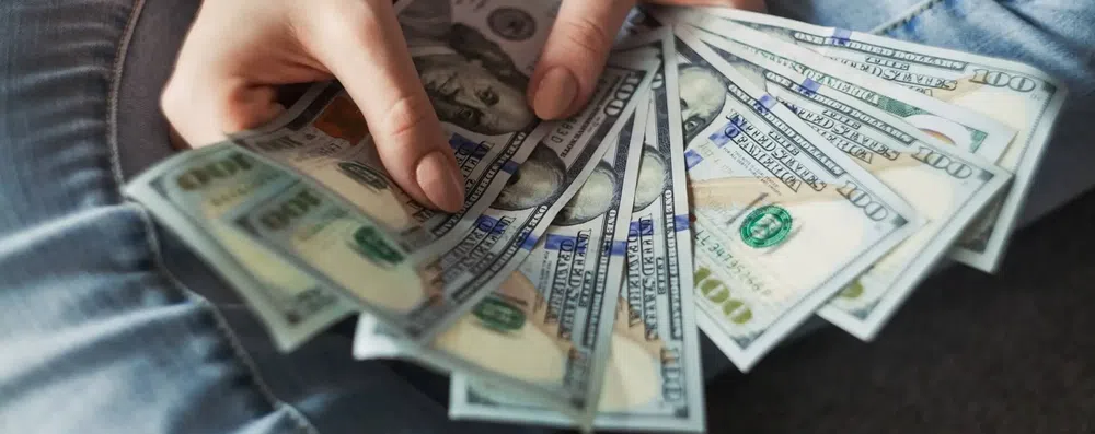Quanto ganha quem trabalha fora? Salários reais em 8 países