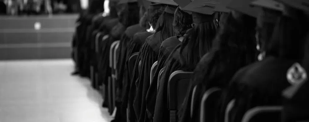 Faculdade no Brasil ou no exterior: o que pesa na decisão