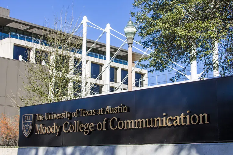 Entrada-da-Escola-de-Comunicação-da-Universidade-do-Texas