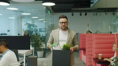 Demitido fora do Brasil? Veja o que você tem direito