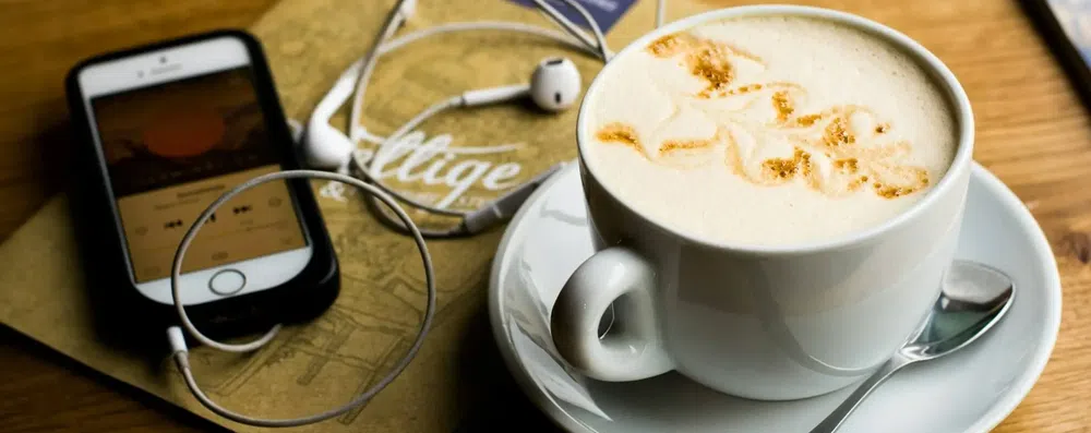 Como aprender inglês com podcasts e vídeos curtos