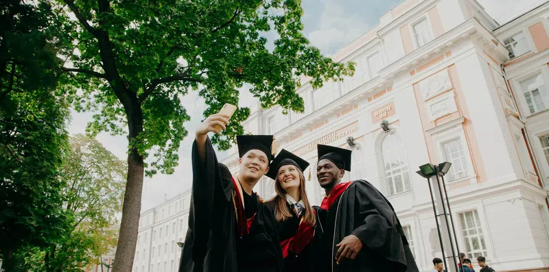 Faculdade gratuita no exterior para quem estudou em escola pública