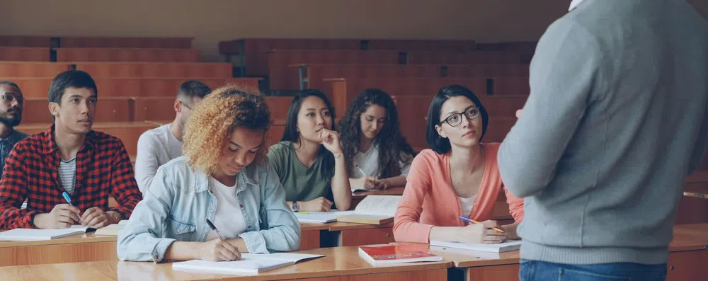 Fellowship acadêmico vs. profissional: qual é o ideal para você?