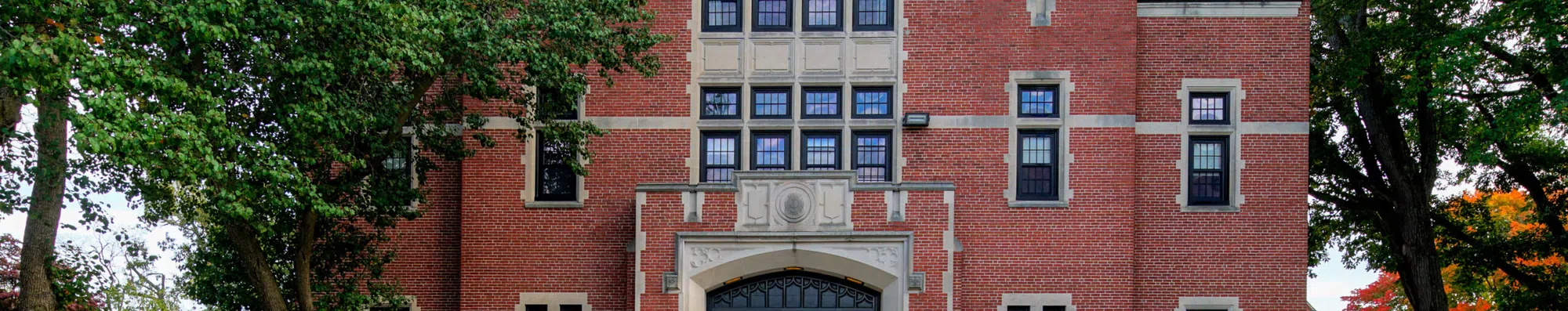 Graduação: 5 bolsas da Clark University