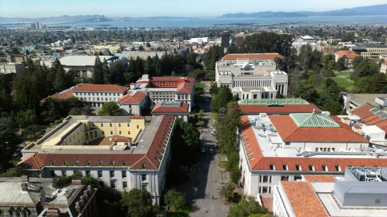 Por-dentro-da-UC-Berkeley-vista-aerearkeley-vista-aerea