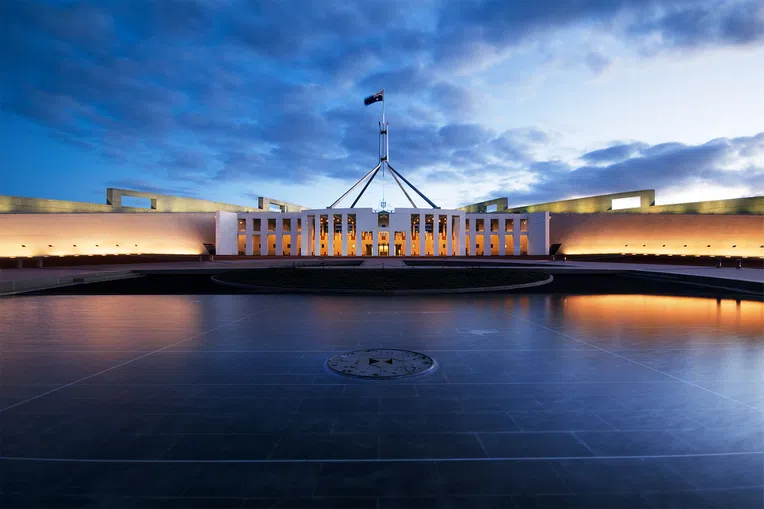 1- australia acelerar liberacao vistos estudantes trabalhadores parlamento australiano