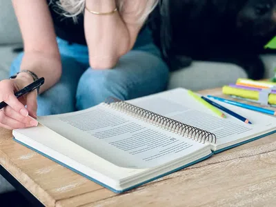 Idioma na vida adulta: por que trava e como destravar