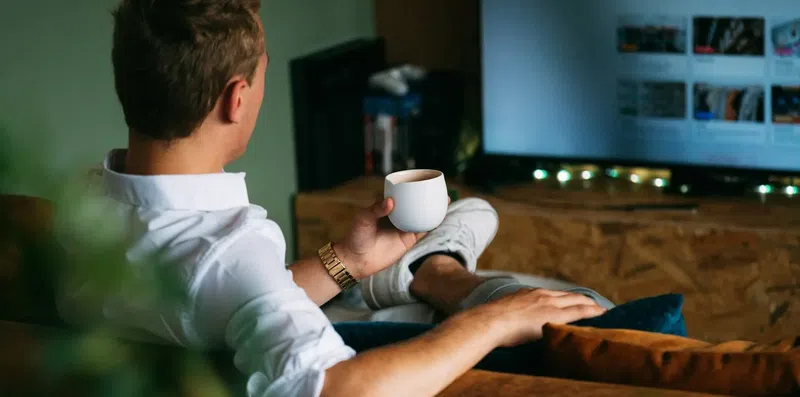 Como aprender outro idioma assistindo filmes