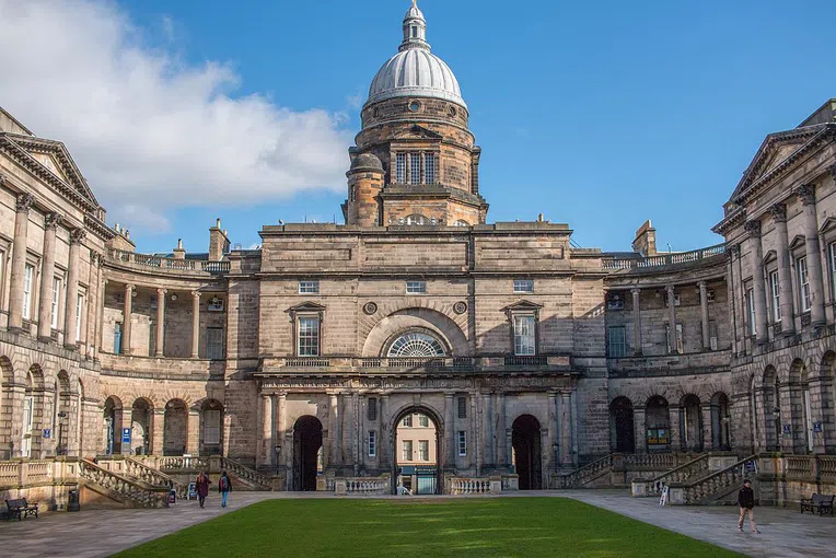 Universidade de Edimburgo é uma das melhores universidades da Europa