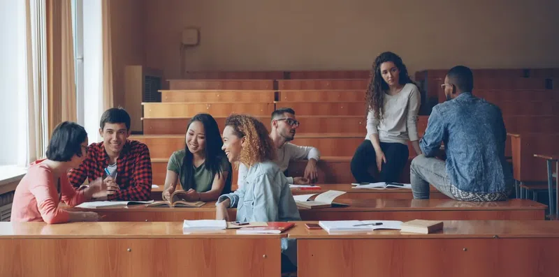 Orientation week: como é a primeira semana de calouro no exterior