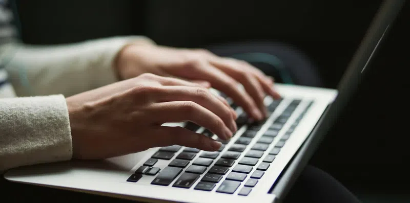 Estágio remunerado ou trainee: qual escolher pra ir fora