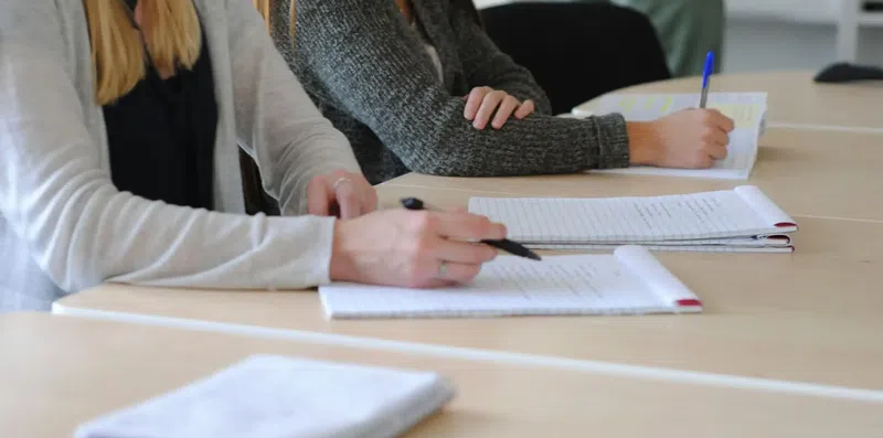 #ResumoDaAula 396: Como aprender inglês de graça no exterior