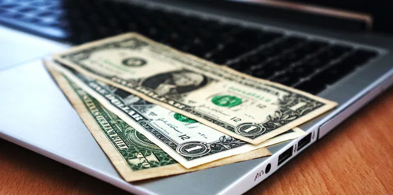 Qual é o impacto da cotação do dólar no intercâmbio?