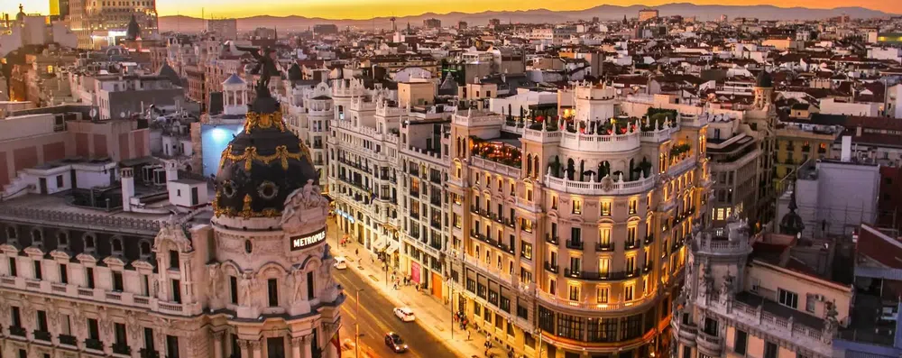 Santander paga viagem à Espanha para universitários
