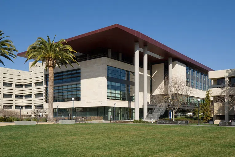 A Escola de medicina de Stanford é uma mas melhores faculdades de medicina do mundo