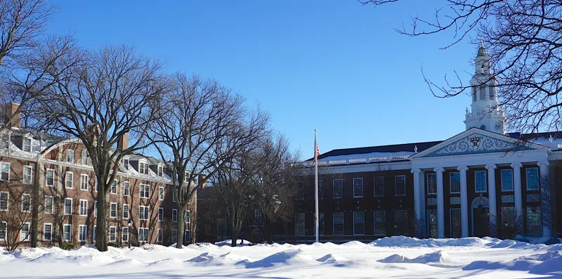 Harvard doa US$ 100 milhões para reparação da escravidão