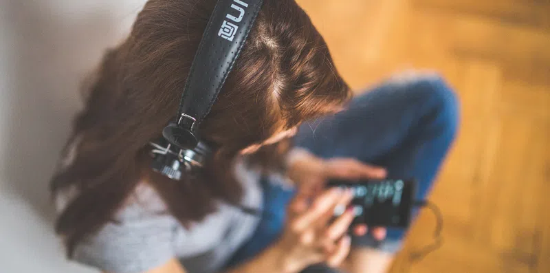 6 podcasts para ouvir e aprender na quarentena