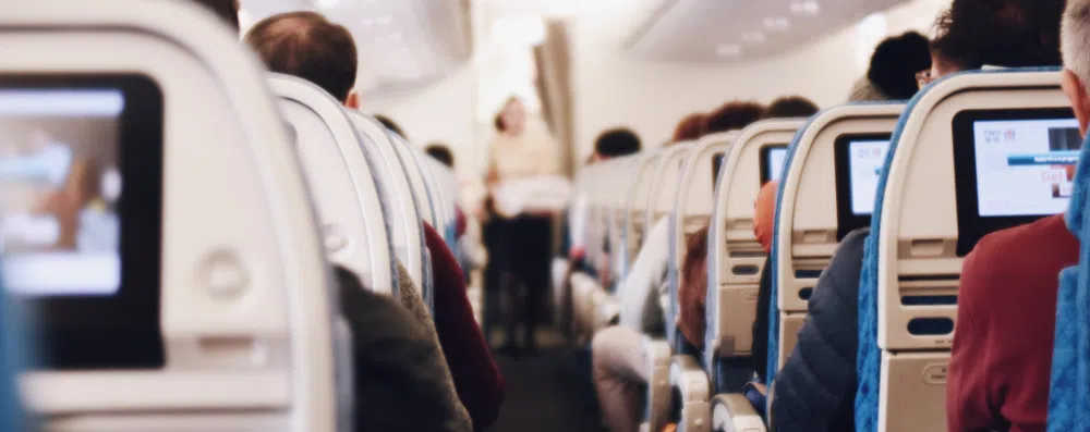 TESTE: O que você pode e não pode fazer dentro do avião?