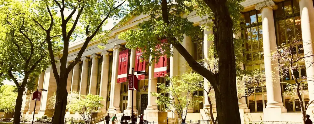 Harvard tem bolsa de US$ 78 mil sem limite de idade