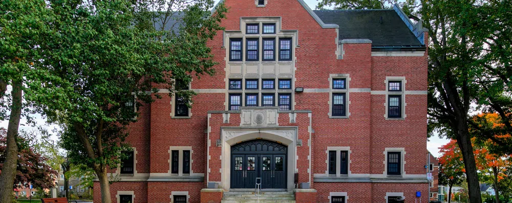Graduação: 5 bolsas da Clark University