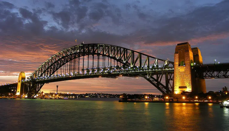 A Sydney Harbour Bridge é um dos pontos turísticos da Austrália