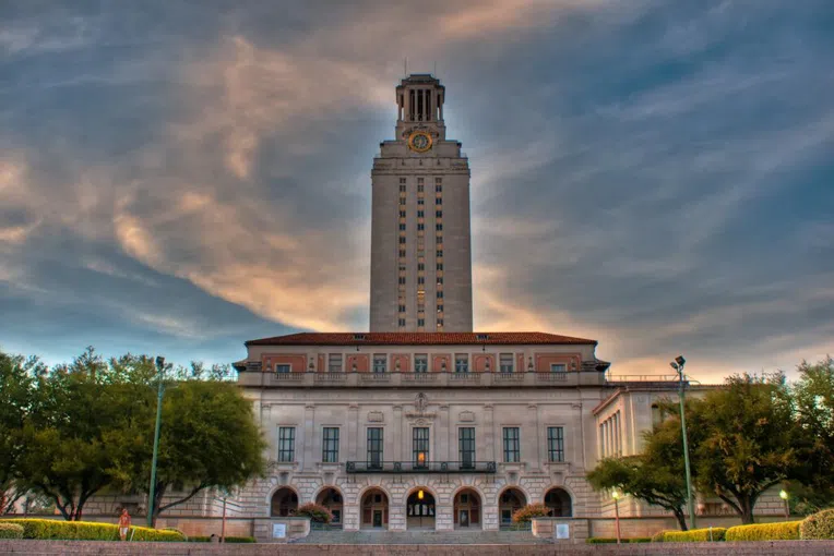 Universidade-do-Texas-em-Austin