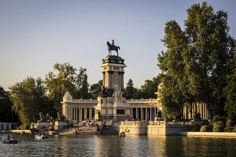 O Parque do Retiro em Madrid é um dos principais pontos turísticos da Espanha
